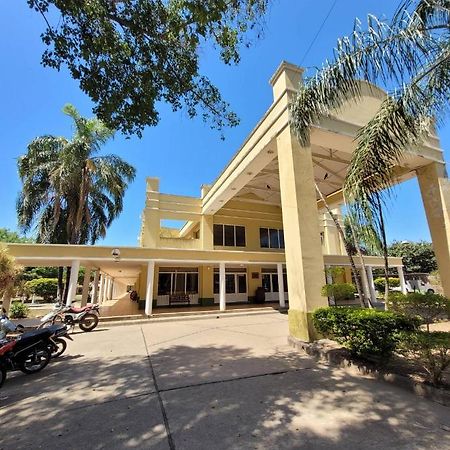 Hotel Portico Norte Tartagal Екстер'єр фото