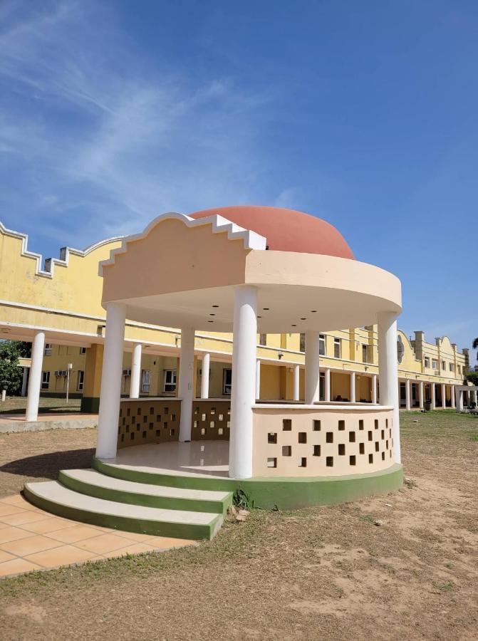 Hotel Portico Norte Tartagal Екстер'єр фото