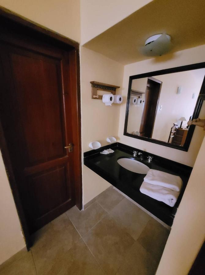 Hotel Portico Norte Tartagal Екстер'єр фото