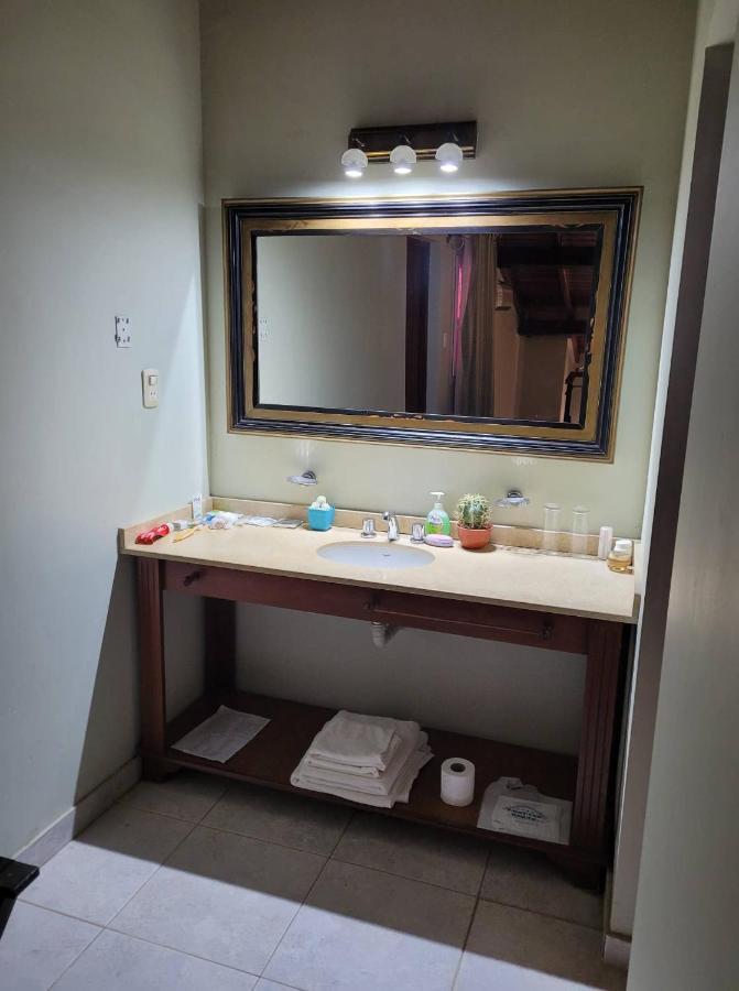 Hotel Portico Norte Tartagal Екстер'єр фото